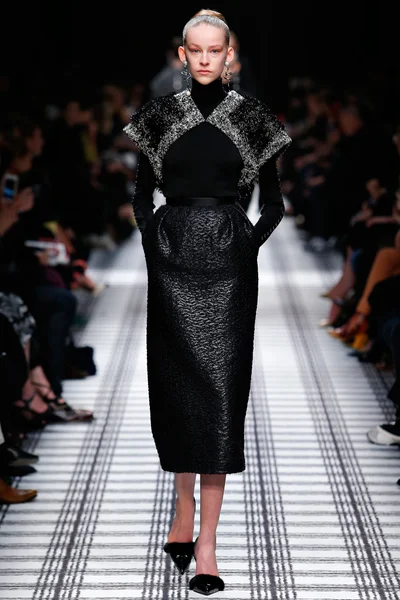 Look 11